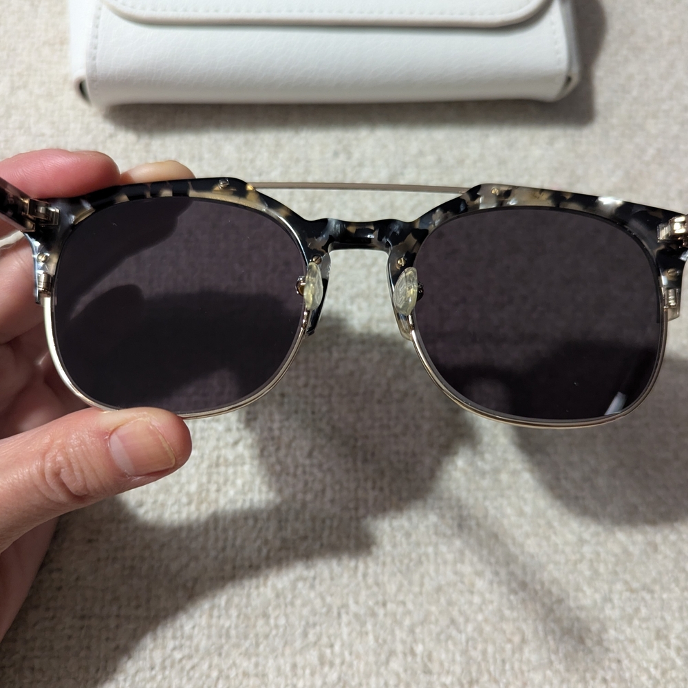 Covry Atik Cloud Tortoiseshell Sunglasses with Mirror-style Lenses - Picture 3 of 11